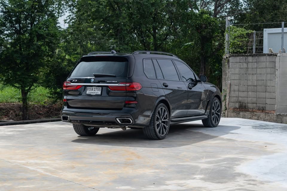 2021款宝马X7 xDrive30d M运动版，行驶11.68万公里，车况极新且配置丰富 - 图片2