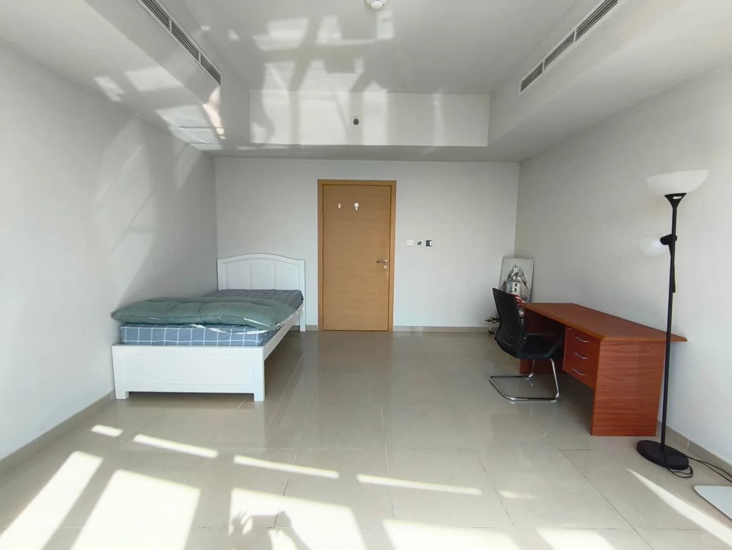 Abu Dhabi Reem Island bargain bargain master bedroom with a - 图片3