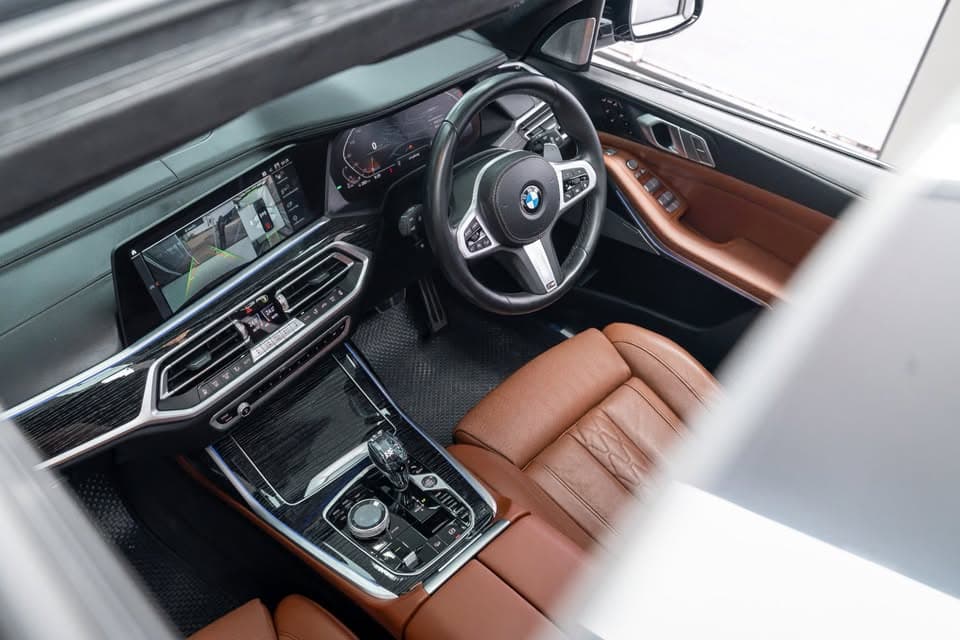 2021款宝马X7 xDrive30d M运动版，行驶11.68万公里，车况极新且配置丰富 - 图片16