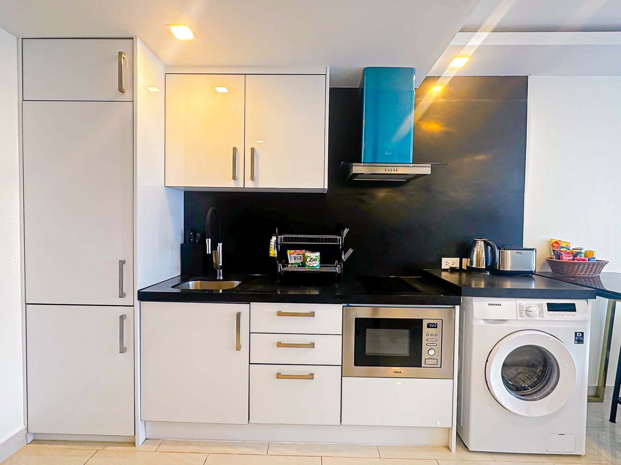 SKIP THE HOTEL: MOVE INTO A FURNISHED CONDO IN CENTRAL PATTA - 图片14