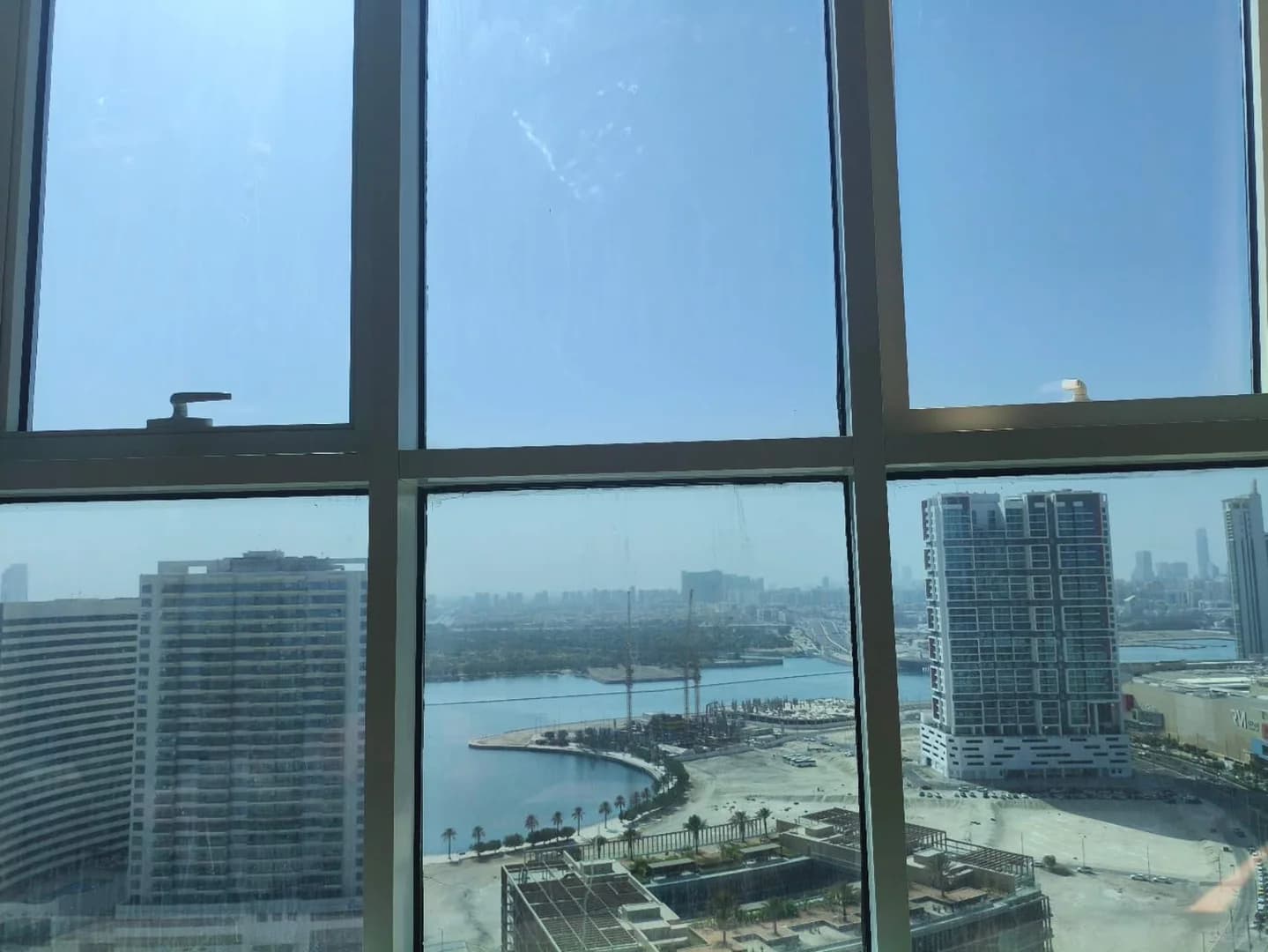 Abu Dhabi Reem Island bargain bargain master bedroom with a - 图片5