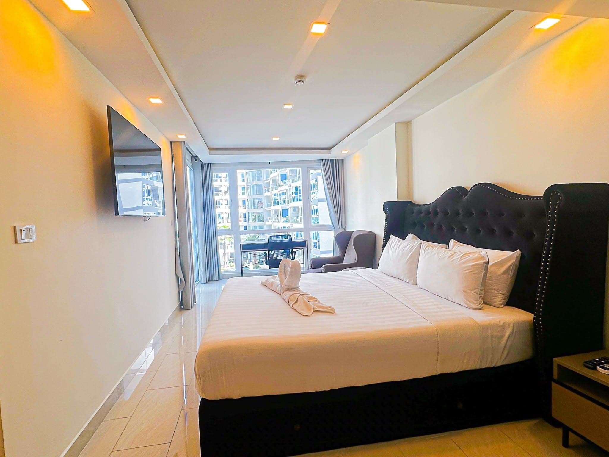 SKIP THE HOTEL: MOVE INTO A FURNISHED CONDO IN CENTRAL PATTA - 图片9