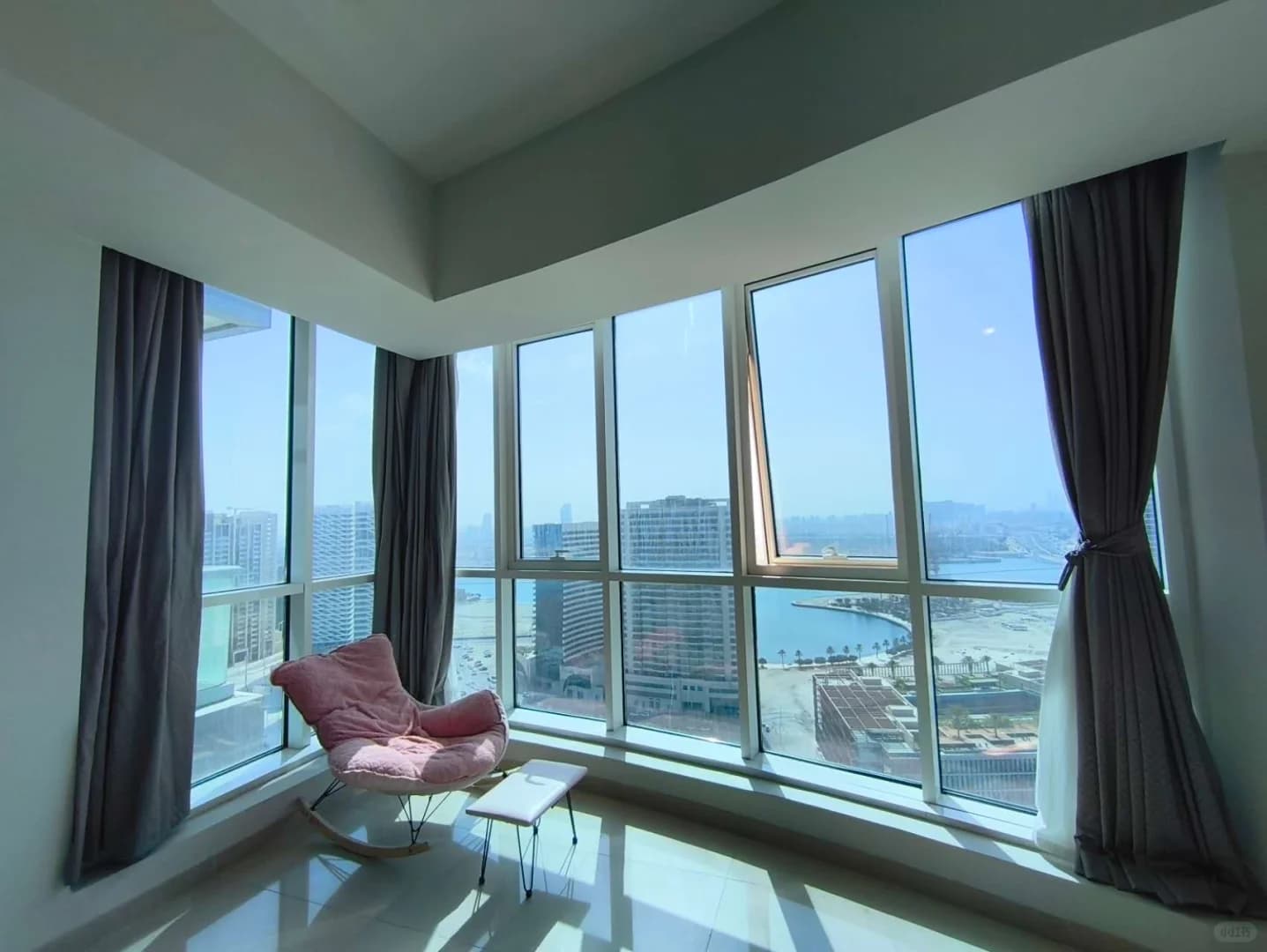 Abu Dhabi Reem Island bargain bargain master bedroom with a - 图片4