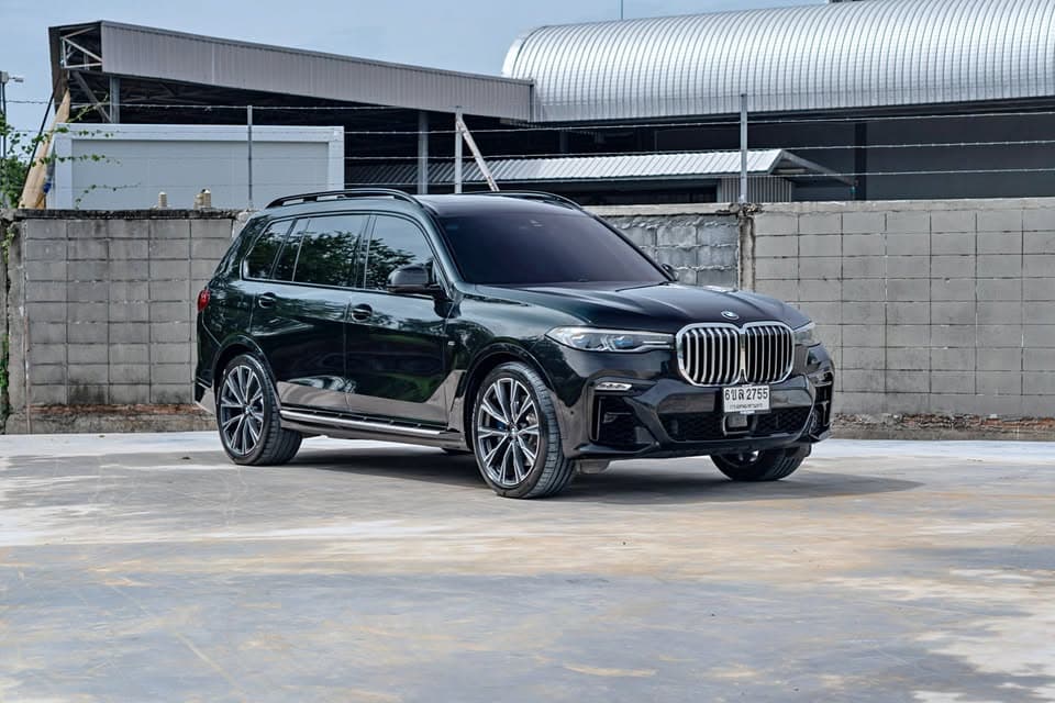 2021款宝马X7 xDrive30d M运动版，行驶11.68万公里，车况极新且配置丰富 - 图片1