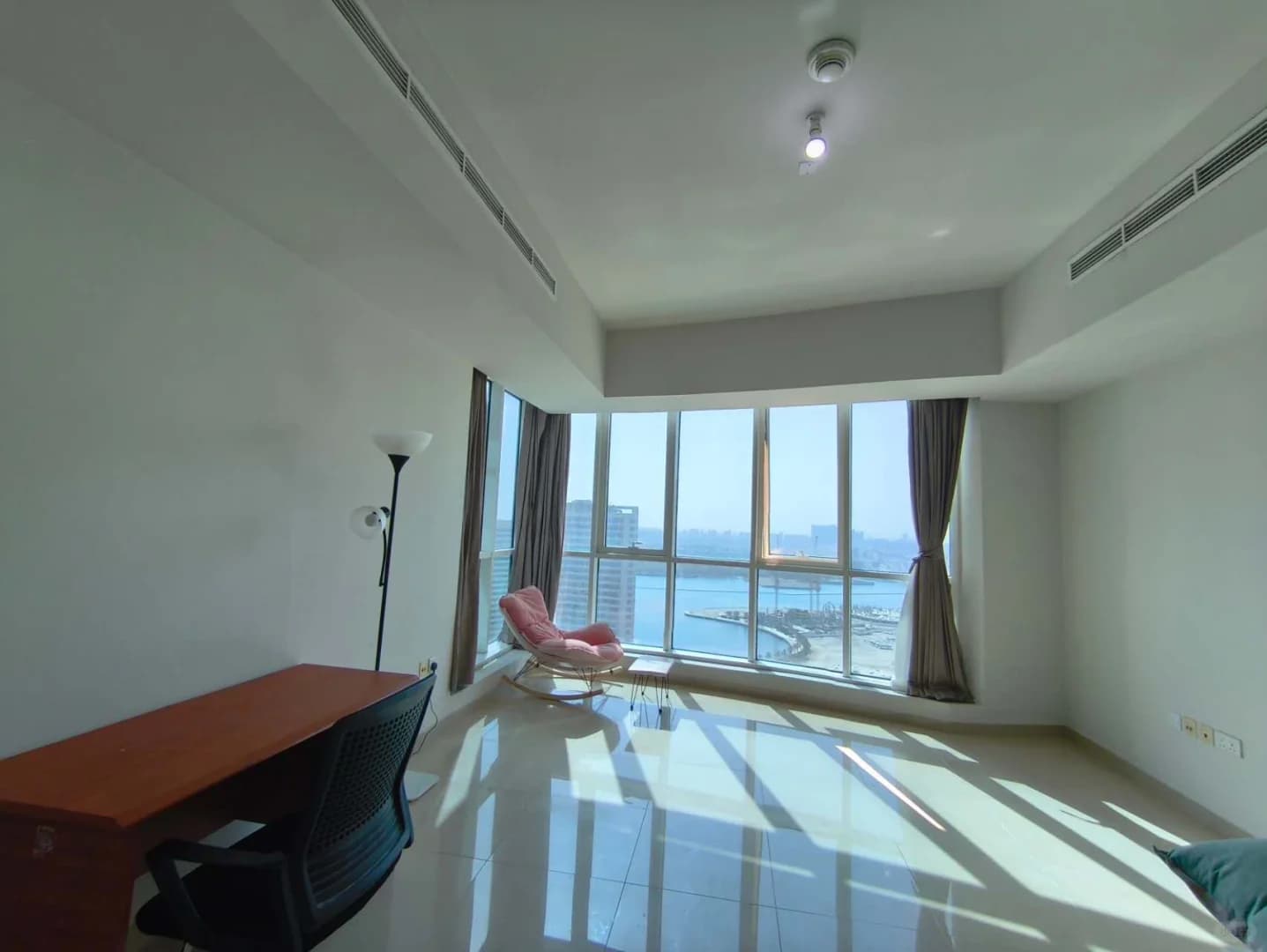 Abu Dhabi Reem Island bargain bargain master bedroom with a - 图片2