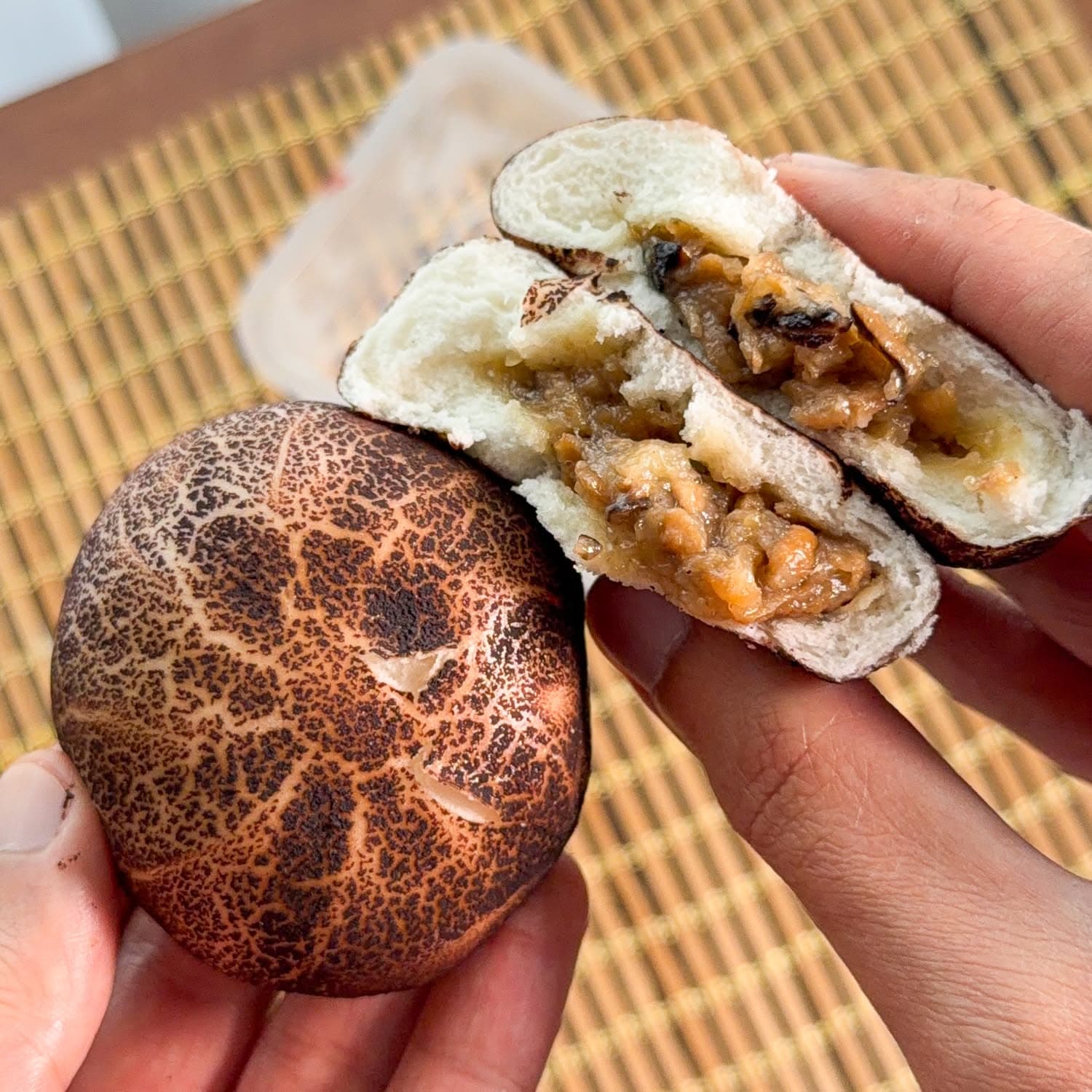 外形逼真！7-11推出素食香菇包，内馅橙黄菇配香菇炒制 - 图片3