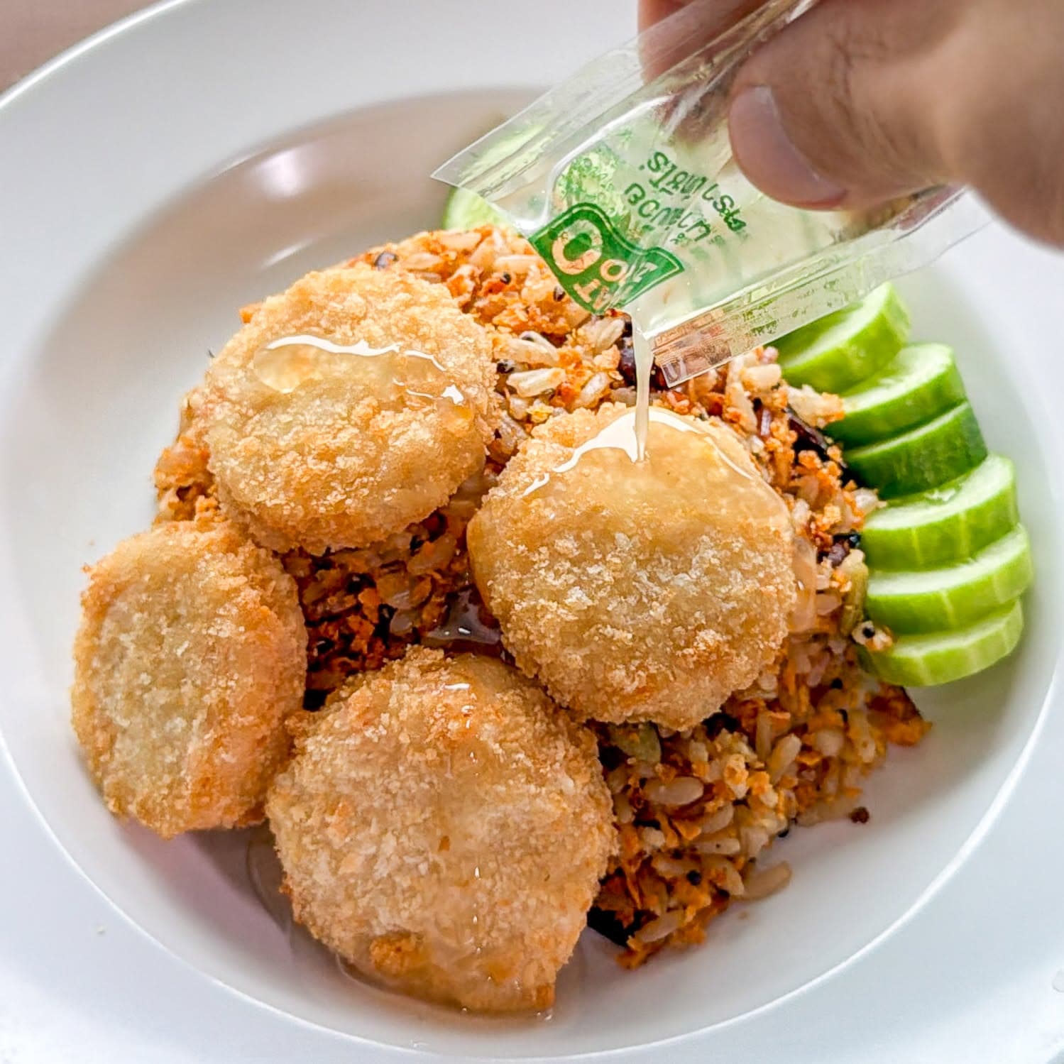 素食期快手菜:糙米拌麻辣豆腐皮蘸酱配植物基炸虾饼,做法简单超好吃 - 图片3