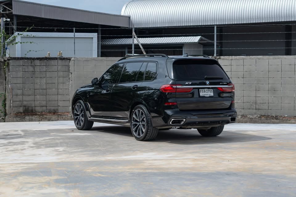 2021款宝马X7 xDrive30d M运动版，行驶11.68万公里，车况极新且配置丰富 - 图片4