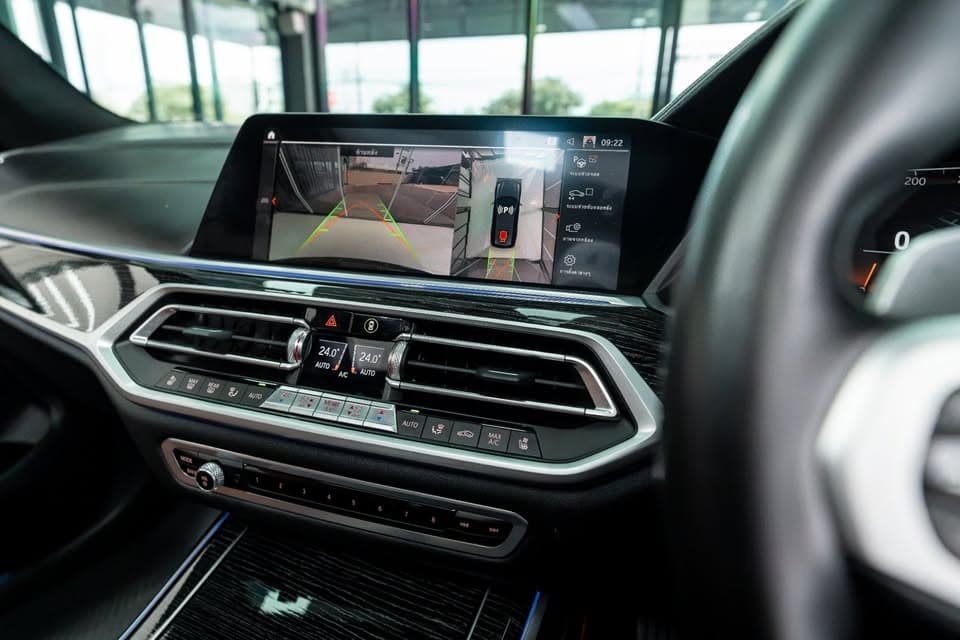 2021款宝马X7 xDrive30d M运动版，行驶11.68万公里，车况极新且配置丰富 - 图片8
