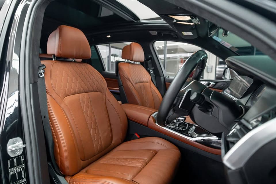 2021款宝马X7 xDrive30d M运动版，行驶11.68万公里，车况极新且配置丰富 - 图片10