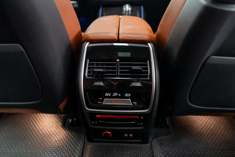 2021款宝马X7 xDrive30d M运动版，行驶11.68万公里，车况极新且配置丰富 - 图片13