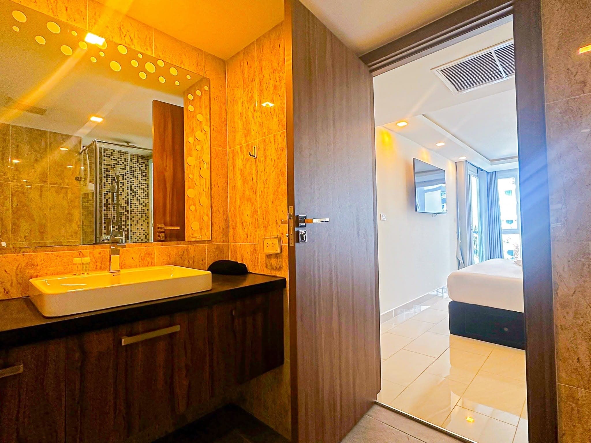 SKIP THE HOTEL: MOVE INTO A FURNISHED CONDO IN CENTRAL PATTA - 图片15
