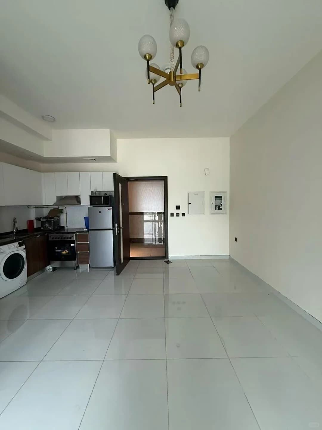 Dubai Longze Phase 1 Studio - 图片1