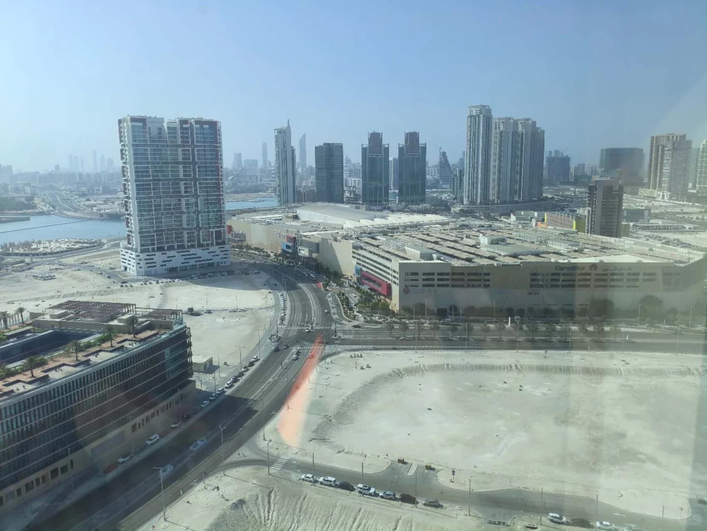 Abu Dhabi Reem Island bargain bargain master bedroom with a - 图片6
