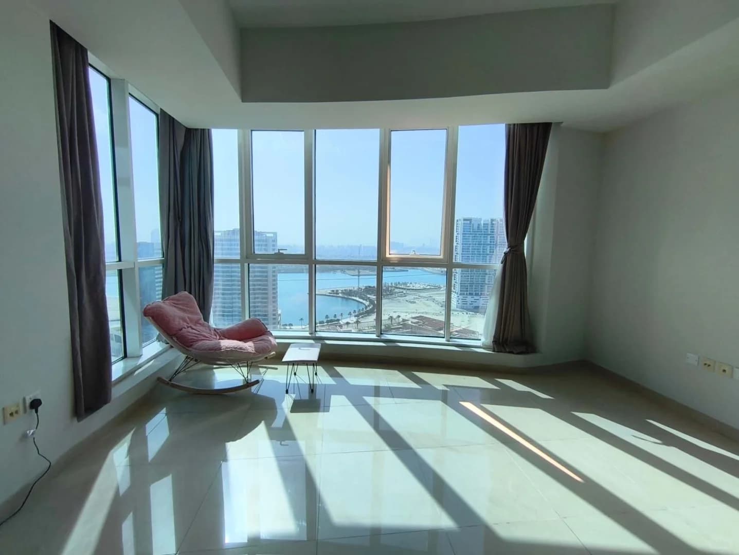 Abu Dhabi Reem Island bargain bargain master bedroom with a - 图片7