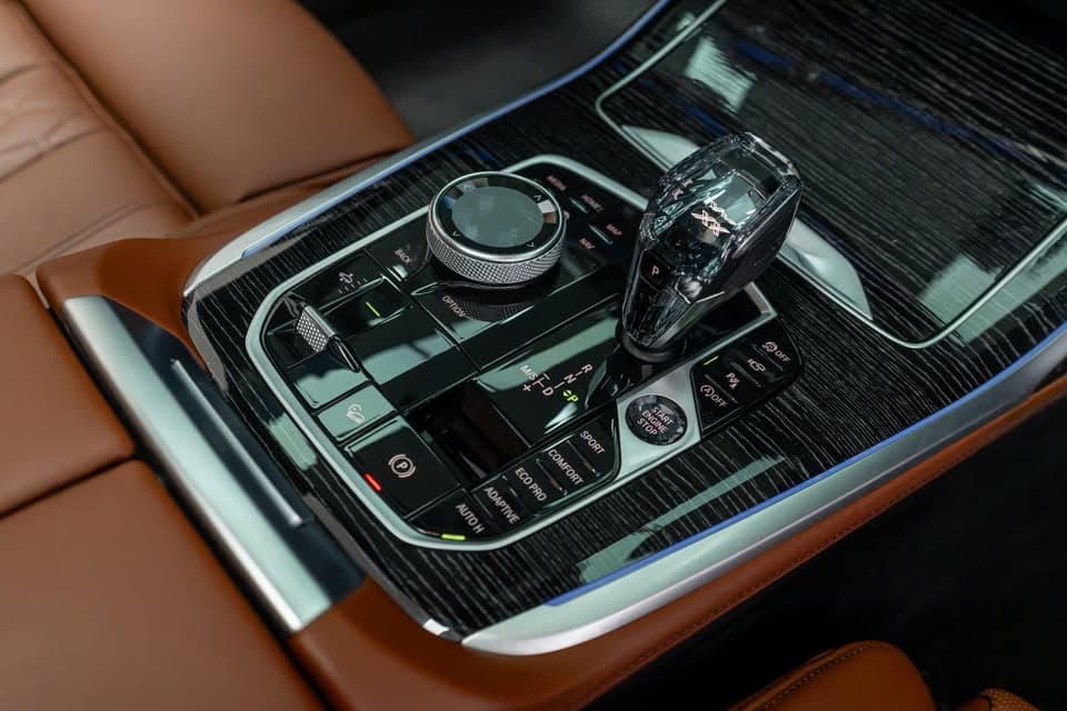 2021款宝马X7 xDrive30d M运动版，行驶11.68万公里，车况极新且配置丰富 - 图片9