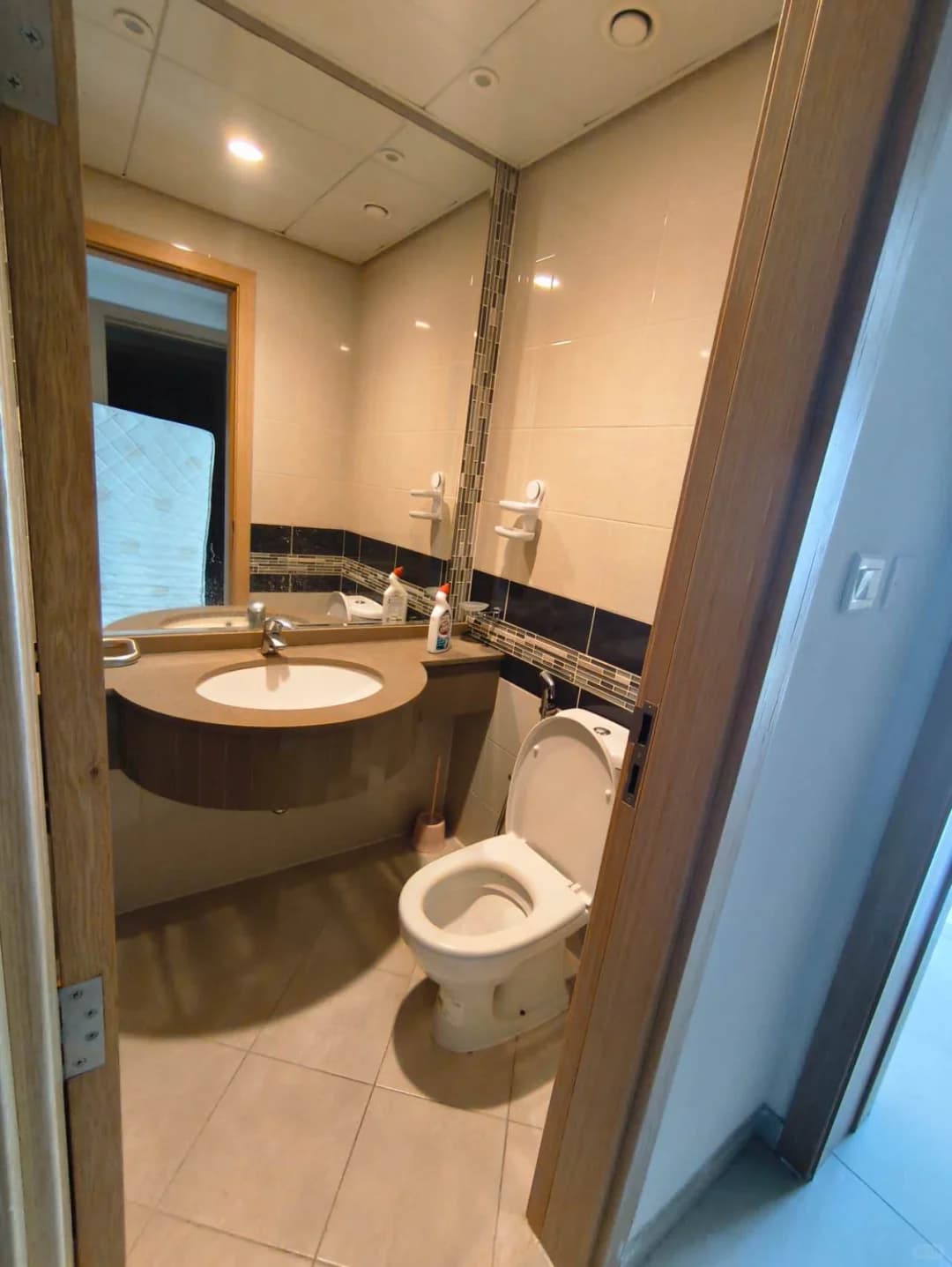 Abu Dhabi Reem Island bargain bargain master bedroom with a - 图片11