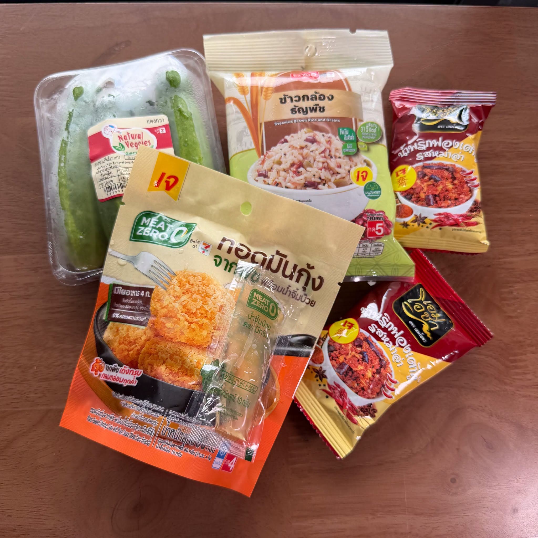 素食期快手菜:糙米拌麻辣豆腐皮蘸酱配植物基炸虾饼,做法简单超好吃 - 图片1