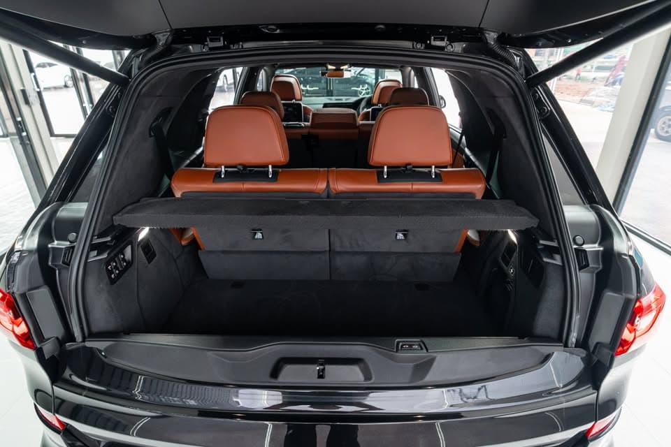 2021款宝马X7 xDrive30d M运动版，行驶11.68万公里，车况极新且配置丰富 - 图片18