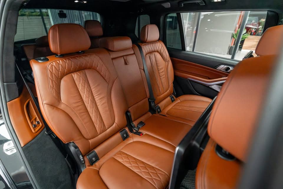 2021款宝马X7 xDrive30d M运动版，行驶11.68万公里，车况极新且配置丰富 - 图片12