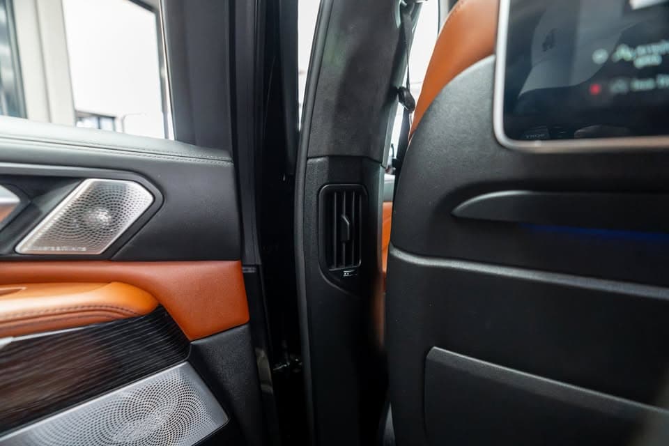 2021款宝马X7 xDrive30d M运动版，行驶11.68万公里，车况极新且配置丰富 - 图片15