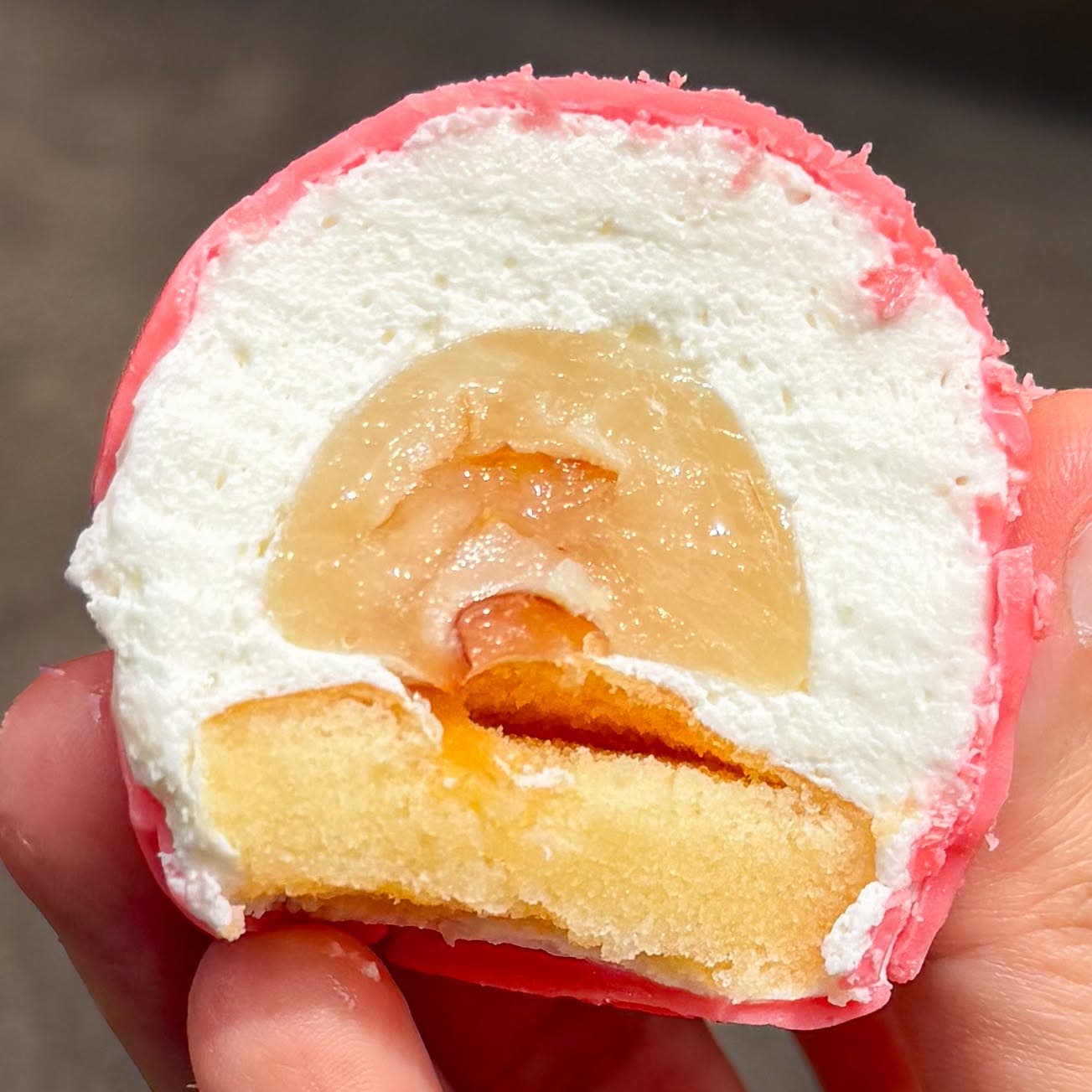 7-11罕见限定！April's Bakery荔枝慕斯蛋糕，白巧克力包裹整颗荔枝造型 - 图片4