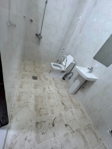 拉丹区Bain Al Jasrain一居室出租，月租4000含所有费用，一楼即住 - 图片3