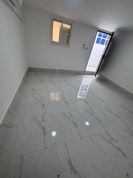 Studio Muroor路31街公寓出租：2800月租，家庭住宅，状态极佳 - 图片1
