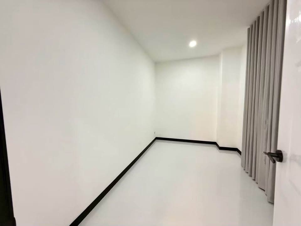 曼谷TW Wanasin (Soi Siam)独栋泳池别墅出租，4房5卫带全套家具，押二付一 - 图片15