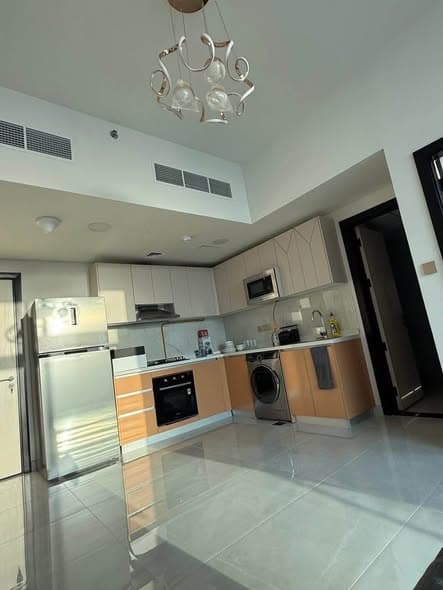 阿尔詹 furnished 一居室公寓，年租金7万迪拉姆，12期支付封面图