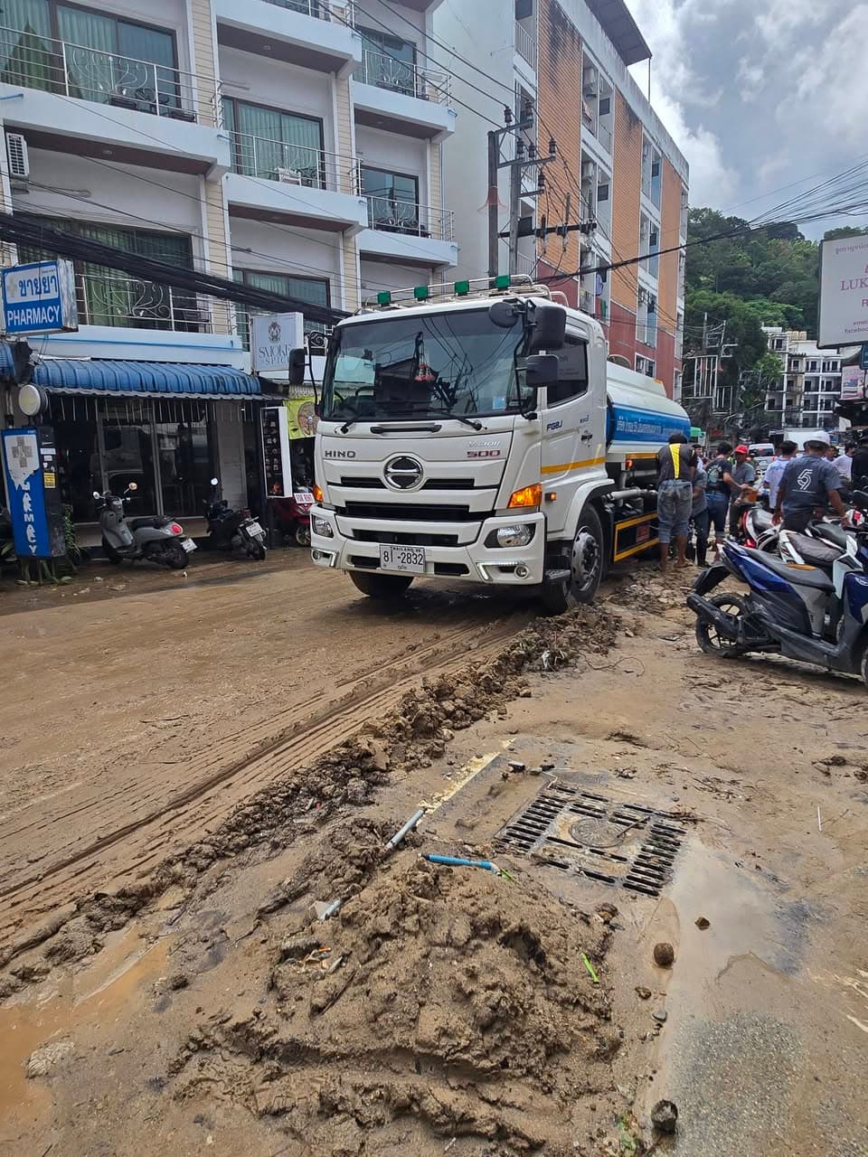 纳奈路清理现场实拍封面图