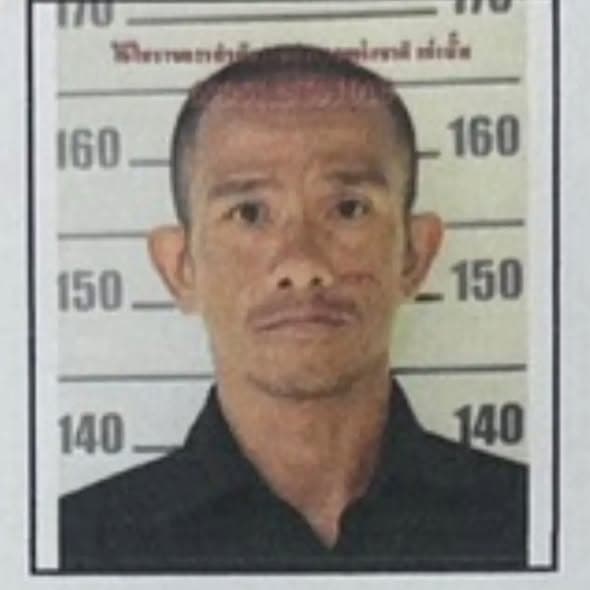 帕提亚省法院在押嫌犯戴手铐翻墙逃脱，警方悬赏2万泰铢征集线索 - 图片2