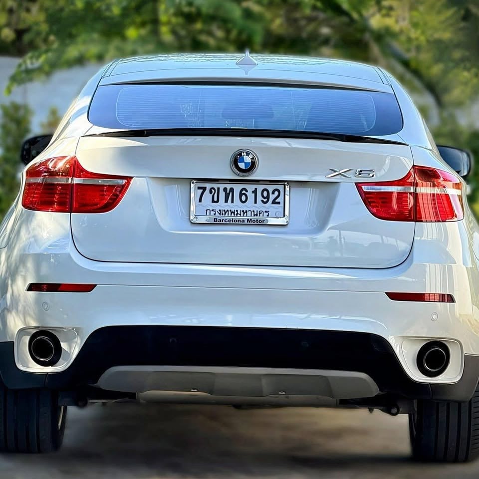 2011款宝马X6 3.0d xDrive，一手车无事故，73.5万泰铢