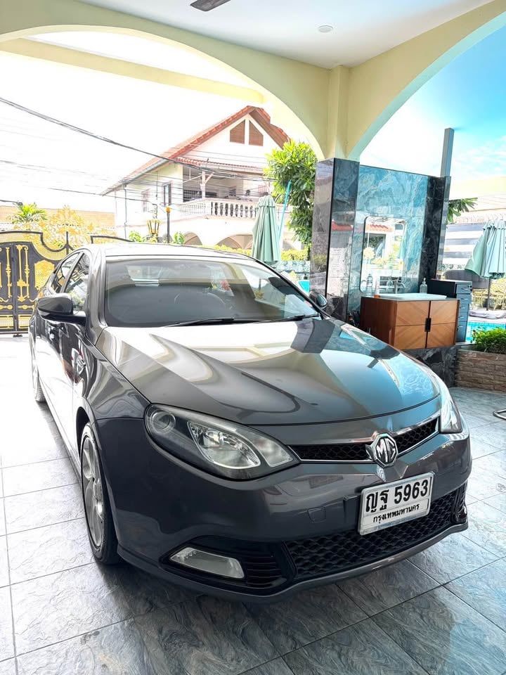 2015 MG 6 Fastback Top Model with sunroof in Grey only never