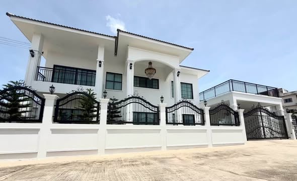 曼谷TW Wanasin (Soi Siam)独栋泳池别墅出租，4房5卫带全套家具，押二付一