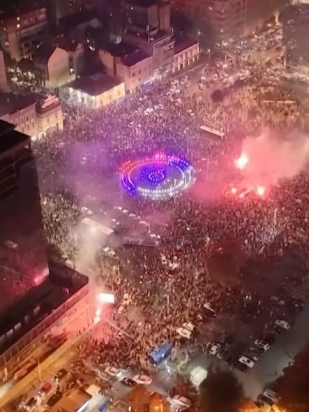 塞尔维亚反对派学生联盟大胜，武契奇承认败选，数千民众上街庆祝
