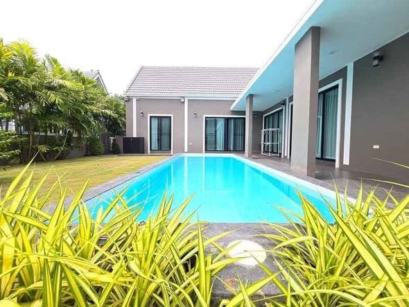 芭提雅Siam Country Club全新豪华泳池别墅出租，月租8.5万泰铢