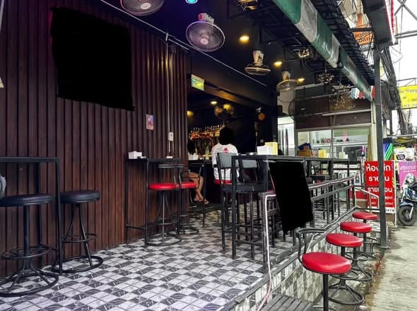 芭提雅布考路酒吧餐厅转让：客流密集区，无进场费，11月可接手