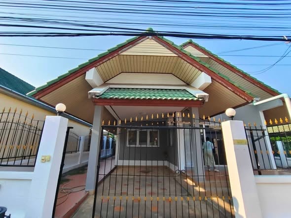芭提雅Nernplubwan巷独栋住宅出租，月租2.2万泰铢，拎包入住