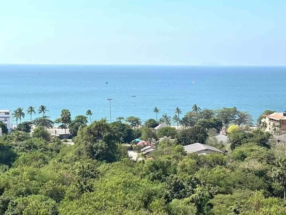 芭提雅Jomtien海滩旁海景公寓:35平米精装一居室,步行200米至海边及夜市 - 图片2