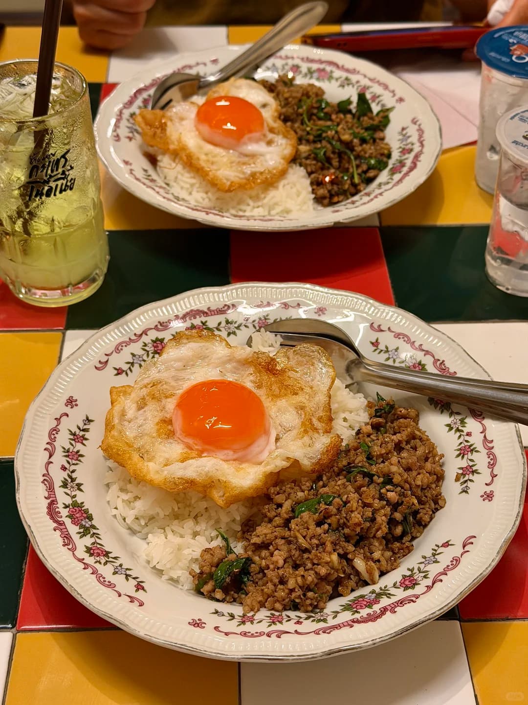 清迈美食合集:人均30打抛饭、米其林咖喱面及必吃餐厅推荐封面图