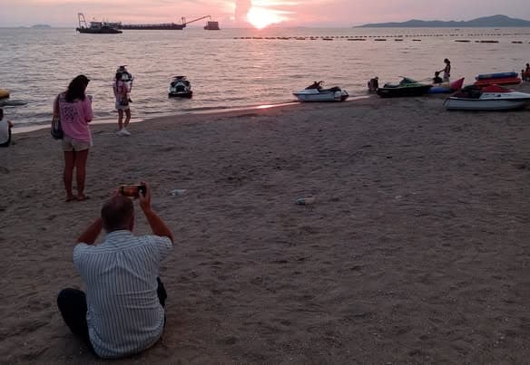 泰国旅游体育部长回应中国使馆安全提醒:普通游客无需过度担忧绑架或人口贩卖风险封面图